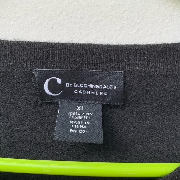 Cashmere by Bloomingdale’s Black Cardigan - Picture 3 of 4